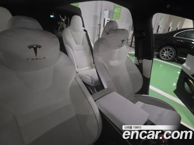 Tesla Model X — Фото автомобиля 5