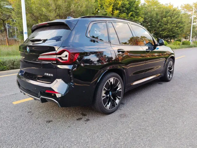 BMW iX3 — Фото автомобиля 8