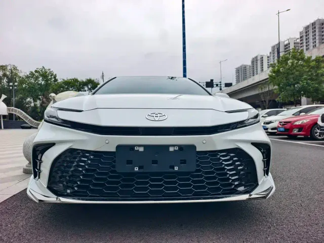Toyota Camry — Фото автомобиля 2