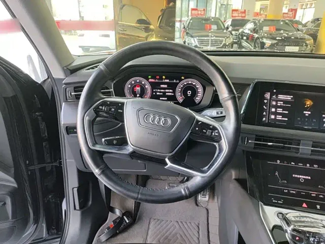 Audi Q6 — Фото автомобиля 10