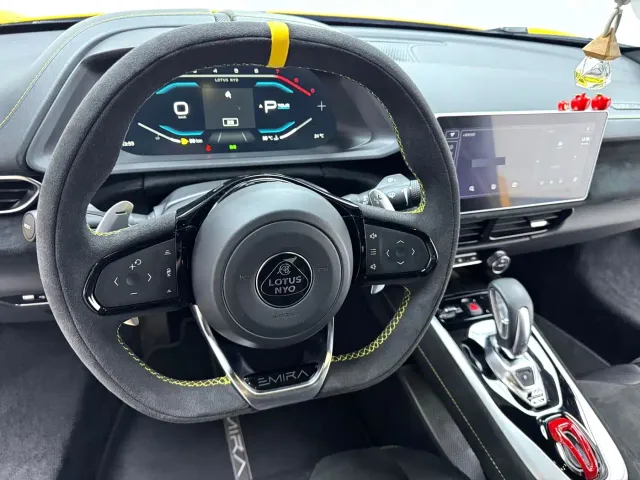 Lotus Emira — Фото автомобиля 4
