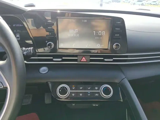Hyundai Elantra — Фото автомобиля 12
