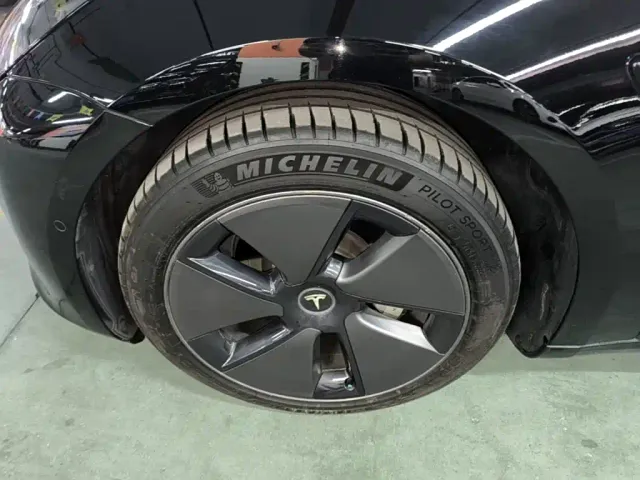 Tesla Model 3 — Фото автомобиля 22