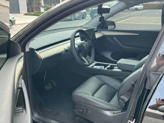 Tesla Model Y — Фото автомобиля 5