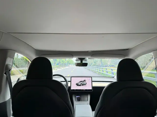 Tesla Model Y — Фото автомобиля 11
