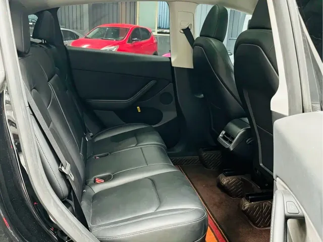 Tesla Model Y — Фото автомобиля 15