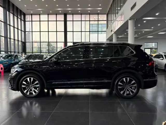 Volkswagen Tiguan L — Фото автомобиля 14