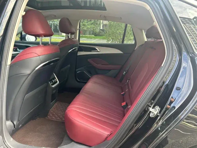 Hongqi H5 — Фото автомобиля 5