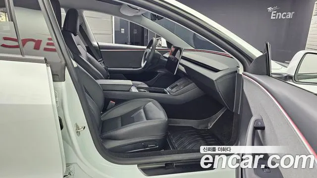 Tesla Model 3 — Фото автомобиля 16