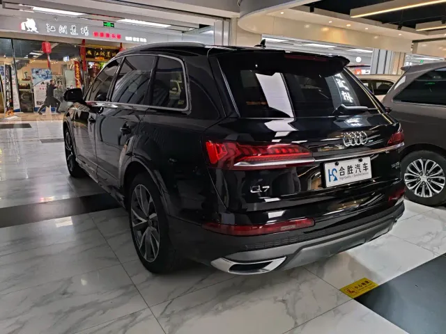 Audi Q7 — Фото автомобиля 9