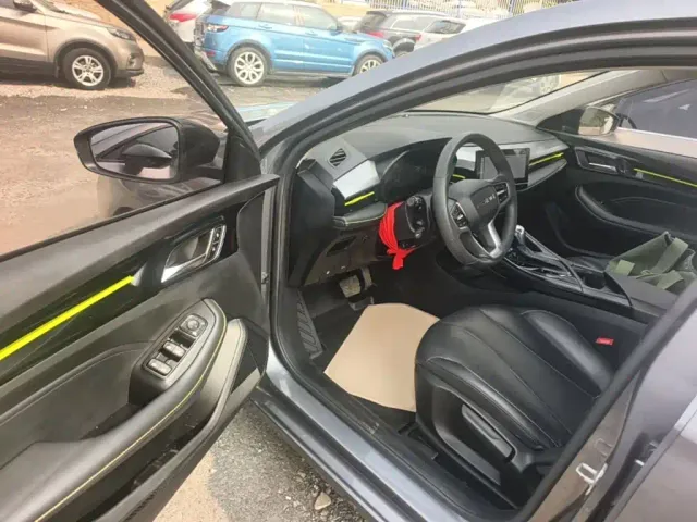 Roewe i5 — Фото автомобиля 15