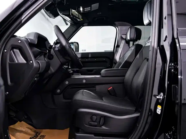 Land Rover Defender — Фото автомобиля 25