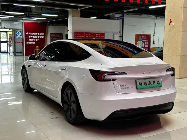 Tesla Model 3 — Фото автомобиля 6