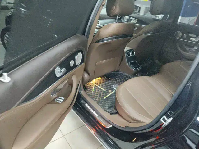 Mercedes-Benz E-Class — Фото автомобиля 9