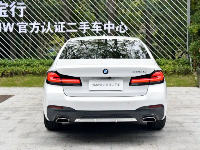BMW 5 Series — Фото автомобиля 4