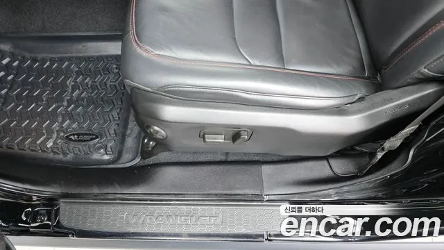 Jeep Wrangler — Фото автомобиля 30