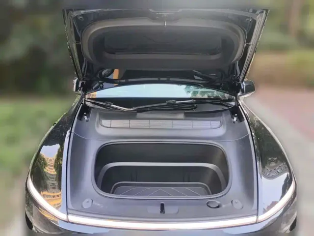 Tesla Model Y — Фото автомобиля 3