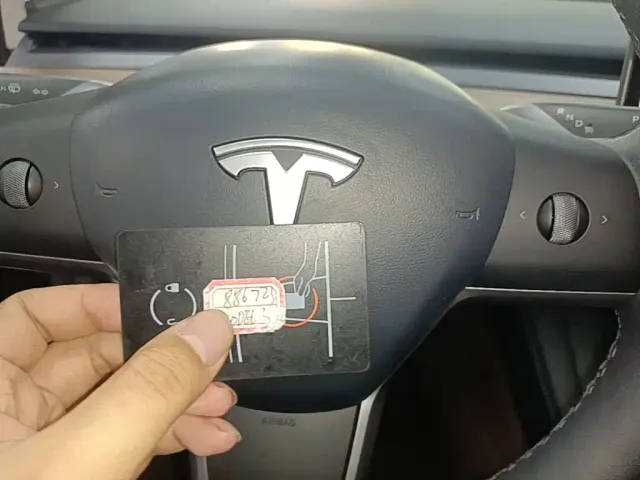 Tesla Model 3 — Фото автомобиля 8