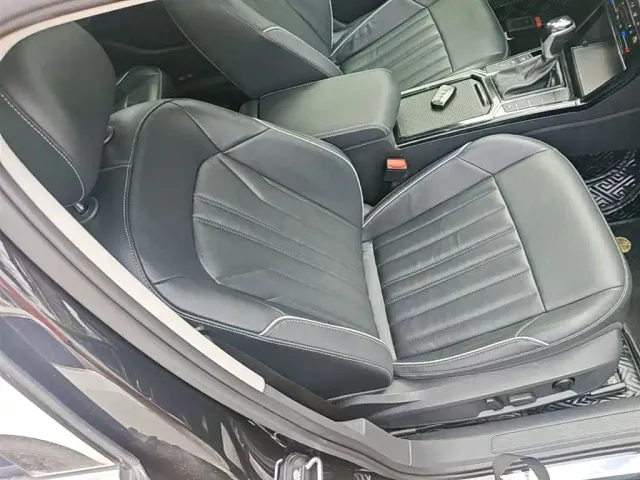 Volkswagen Passat — Фото автомобиля 24