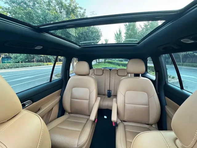Li Auto ONE — Фото автомобиля 7