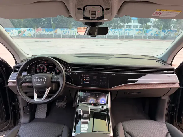 Audi Q7 — Фото автомобиля 12
