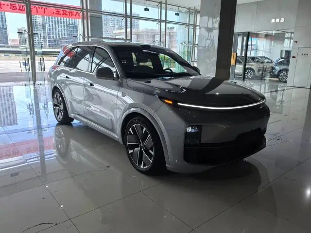 Li Auto L8 — Фото автомобиля 3