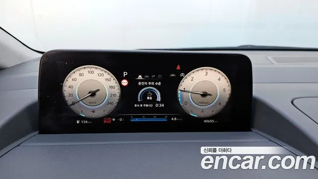 Hyundai Staria Staria 4WD Lounge 9 мест — Фото автомобиля 8