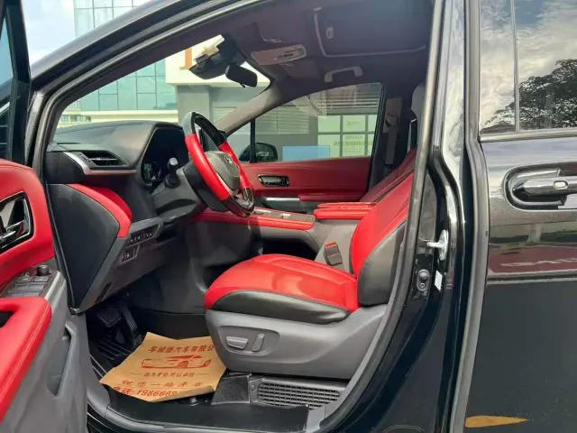 Toyota Sienna — Фото автомобиля 6