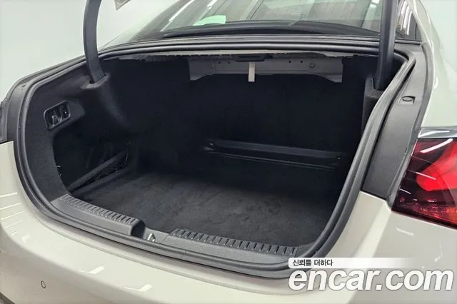 Mercedes-Benz E-Class — Фото автомобиля 11