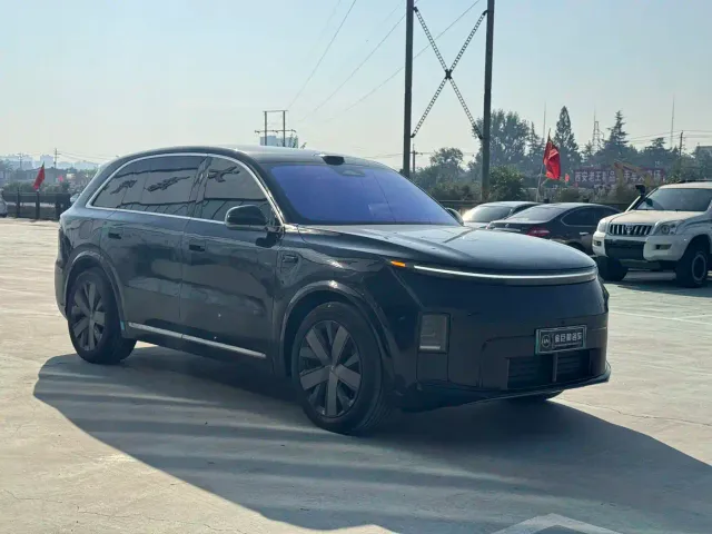 Li Auto L8 — Фото автомобиля 3
