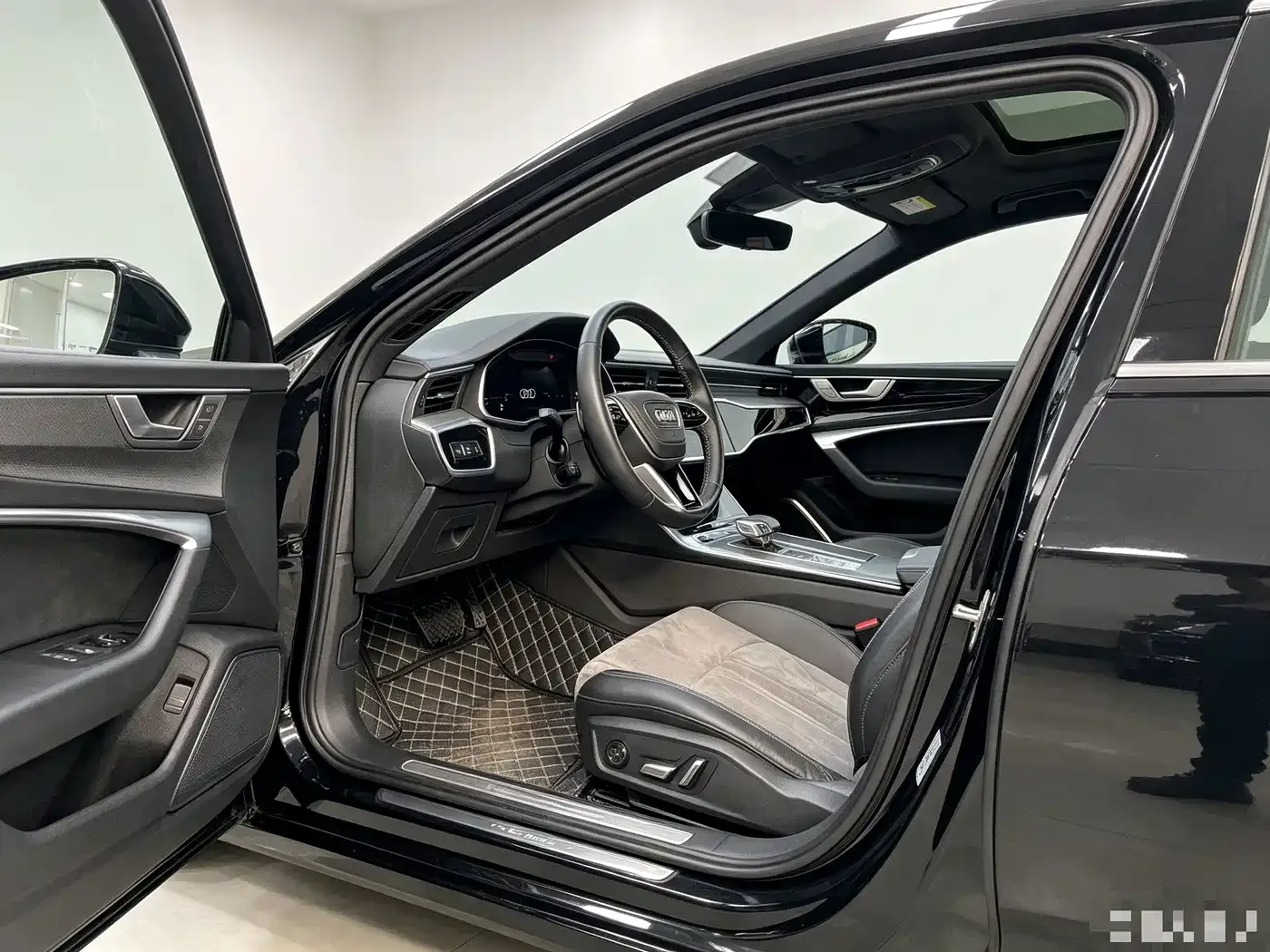 Audi Audi A6L 2024 40 TFSI Luxury Dynamic — Фото автомобиля 4