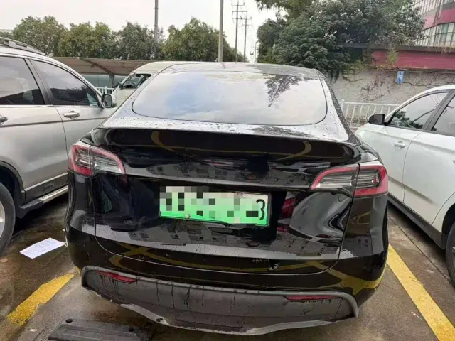 Tesla Model Y — Фото автомобиля 5