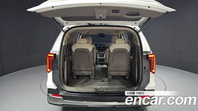 Kia Canival — Фото автомобиля 18