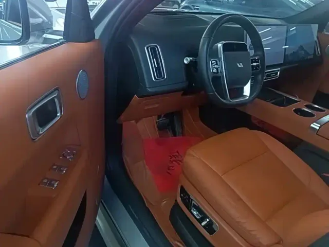 Li Auto L8 — Фото автомобиля 14