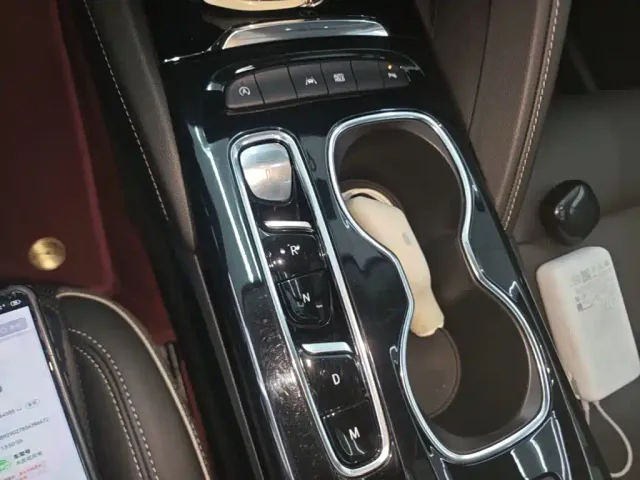 Buick Envision Plus — Фото автомобиля 13
