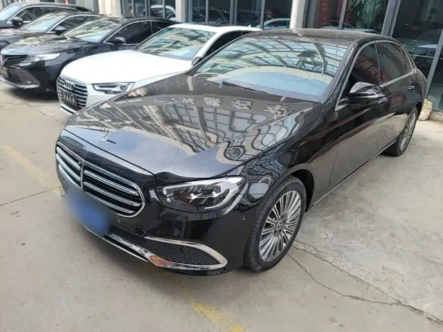Фотография автомобиля — Mercedes-Benz E-Class