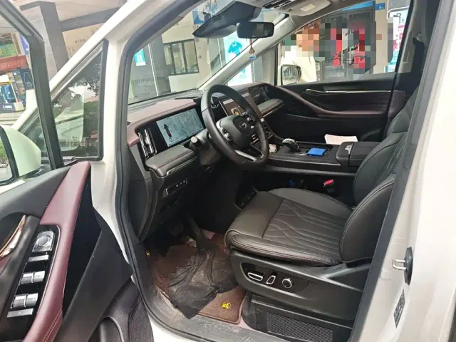 GAC Trumpchi M8 — Фото автомобиля 12