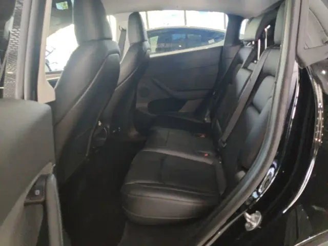 Tesla Model Y — Фото автомобиля 16