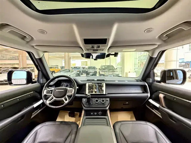Land Rover Defender — Фото автомобиля 13