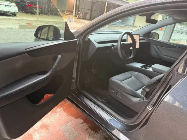 Tesla Model Y — Фото автомобиля 7