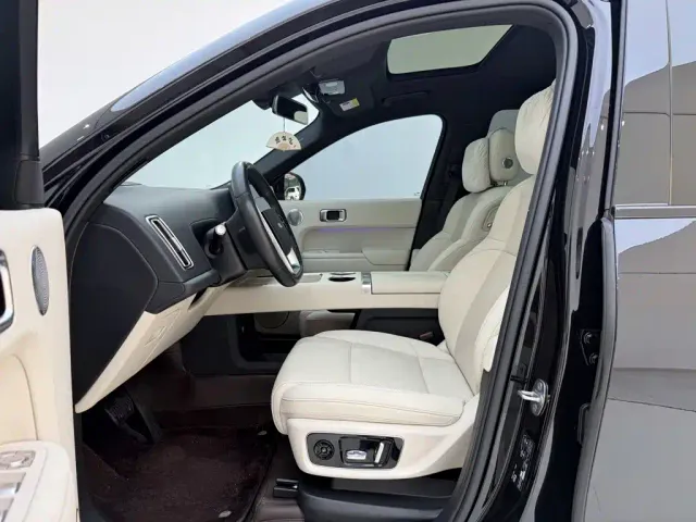 Li Auto L8 — Фото автомобиля 17