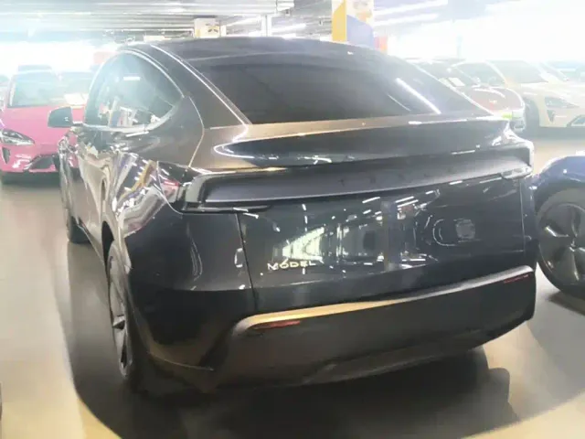Tesla Model Y — Фото автомобиля 4