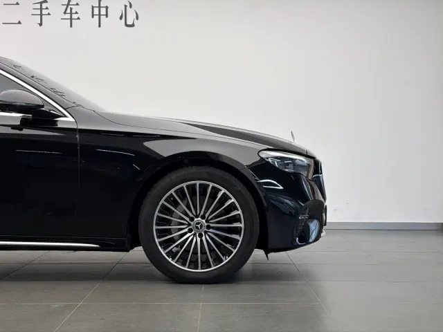 Mercedes-Benz E-Class — Фото автомобиля 16