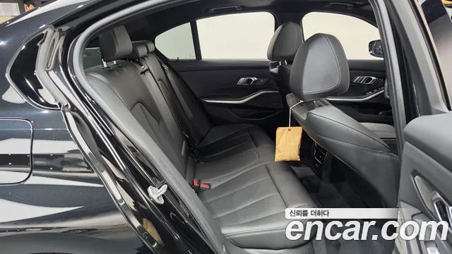 BMW 3 Series — Фото автомобиля 17