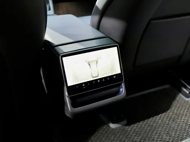 Tesla Model 3 — Фото автомобиля 13