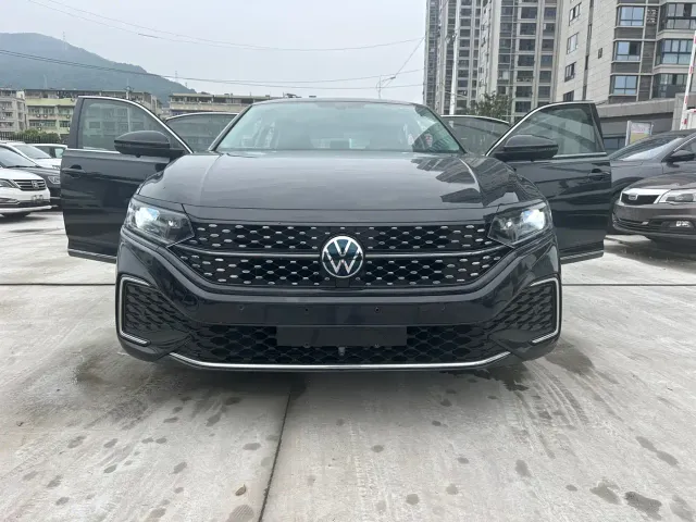 Volkswagen Passat — Фото автомобиля 4