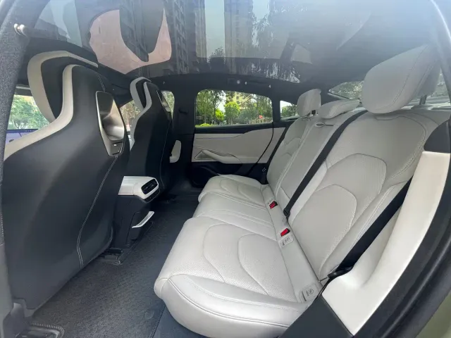 Xiaomi SU7 — Фото автомобиля 5
