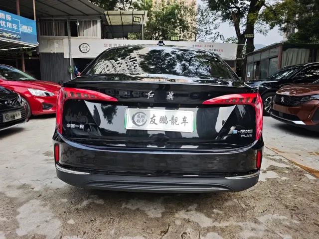 Hongqi E-QM5 — Фото автомобиля 15
