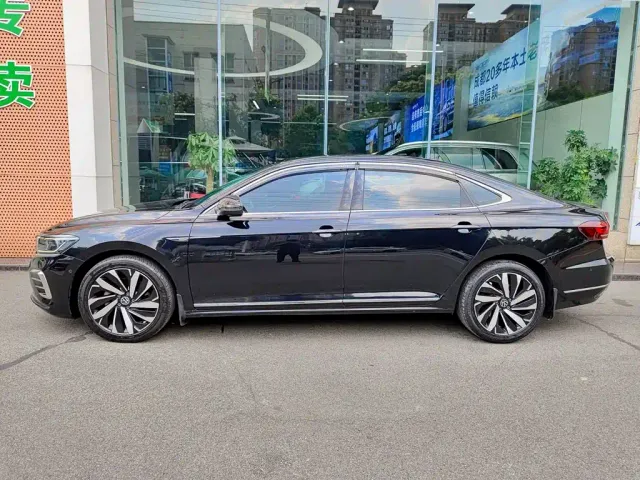 Volkswagen Passat — Фото автомобиля 3