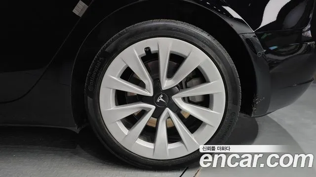 Tesla Model 3 — Фото автомобиля 7